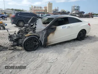 2012 Mercedes-Benz E 350 с VIN WDDKJ5KB4CF140397, выставлен на аукционе Copart как лот 56782195 с пробегом Не указан миль и Списание • Salvage title. История ставок и продаж доступна на DreamBid. Изображение 1.