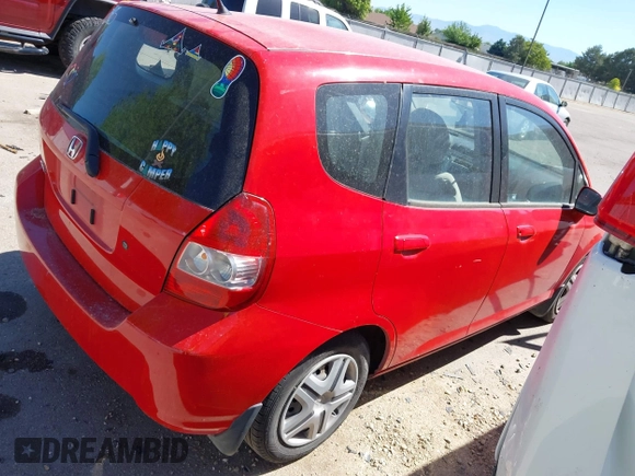 2007 Honda Fit z VIN JHMGD37427S060145, wystawiony jako IAAI lot #42374305 z przebiegiem 282 714 mil mil oraz . Historia ofert i sprzedaży dostępna na DreamBid. Obrazek 4.