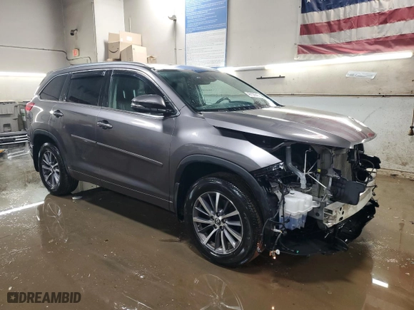 2018 Toyota Highlander SE with VIN 5TDJZRFH4JS531096, listed as a Copart auction lot 48158845 with 70,077 mi miles and Salvage Title. Bid and sale history available at carsss.com. Image 4.