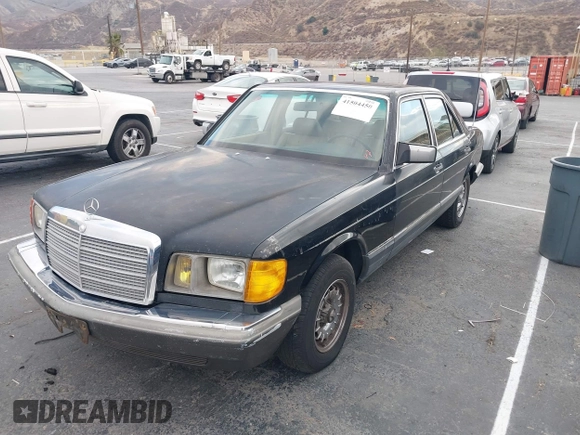 1983 Mercedes-Benz 300 SD z VIN WDBCB20A7DB045764, wystawiony jako IAAI lot #41504450 z przebiegiem 169 882 mil mil oraz . Historia ofert i sprzedaży dostępna na DreamBid. Obrazek 2.