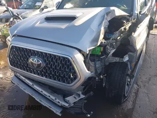 2018 Toyota Tacoma SR with VIN 5TFCZ5AN3JX151479, listed as a IAAI auction lot 41428376 with 104,717 mi miles. Bid and sale history available at carsss.com. Image 17.