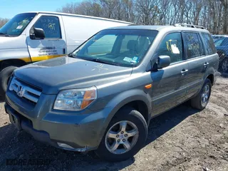 2008 Honda Pilot SE with VIN 5FNYF18328B017935, listed as a IAAI auction lot 41862087 with 999,999 mi miles. Bid and sale history available at carsss.com. Image 2.