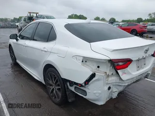 2023 Toyota Camry SE z VIN 4T1G11AK4PU738724, wystawiony jako IAAI lot #42123044 z przebiegiem 58 659 mil mil oraz . Historia ofert i sprzedaży dostępna na DreamBid. Obrazek 3.