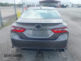 2022 Toyota Camry SE z VIN 4T1G11AK0NU057778, wystawiony jako IAAI lot #42094950 z przebiegiem 115 649 mil mil oraz . Historia ofert i sprzedaży dostępna na DreamBid. Obrazek 16.