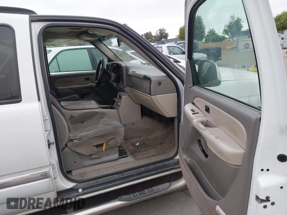 2002 GMC Yukon SLT with VIN 1GKEC13T02R313772, listed as a IAAI auction lot 42131289 with 215,164 mi miles. Bid and sale history available at carsss.com. Image 5.