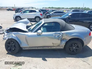 2013 Mazda MX-5 Miata Sport z VIN JM1NC2JF8D0232377, wystawiony jako IAAI lot #42312848 z przebiegiem Nie podano mil oraz . Historia ofert i sprzedaży dostępna na DreamBid. Obrazek 15.