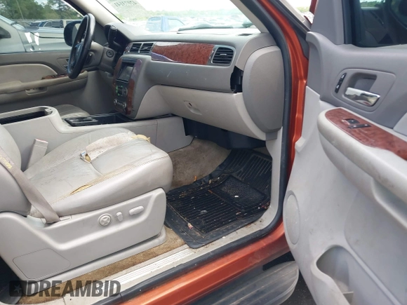 2007 Chevrolet Avalanche LTZ with VIN 3GNEC12J47G121507, listed as a IAAI auction lot 42073141 with Not provided miles and . Bid and sale history available at DreamBid. Image 5.