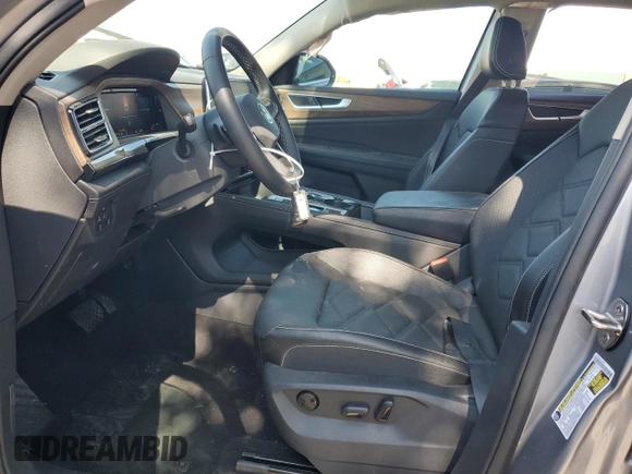 2025 Volkswagen Atlas SE z VIN 1V2HR2CA5SC504083, wystawiony jako Copart lot #59777055 z przebiegiem 13 538 mil mil oraz Czysty tytuł • Clean title. Historia ofert i sprzedaży dostępna na DreamBid. Obrazek 7.