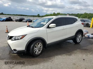 2017 Nissan Rogue SV z VIN JN1BJ1CP6HW025596, wystawiony jako Copart lot #56530405 z przebiegiem 122 672 mil mil oraz Szkoda całkowita • Salvage title. Historia ofert i sprzedaży dostępna na DreamBid. Obrazek 1.