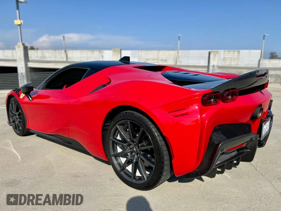 2021 Ferrari SF90 z VIN ZFF95NLA4M0265120, wystawiony jako Copart lot #61695715 z przebiegiem 5 300 mil mil oraz Szkoda całkowita • Salvage title. Historia ofert i sprzedaży dostępna na DreamBid. Obrazek 4.