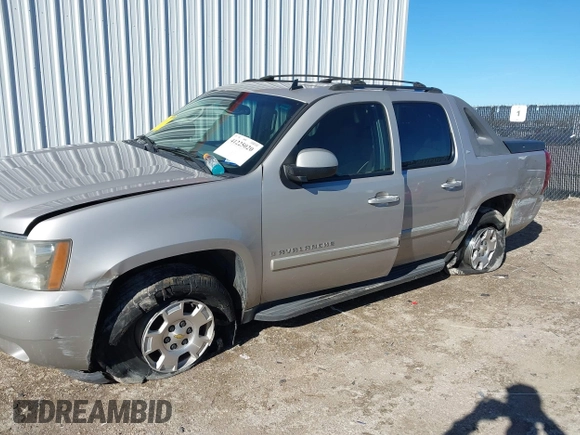 2007 Chevrolet Avalanche 3LT z VIN 3GNEC12047G179026, wystawiony jako IAAI lot #41225020 z przebiegiem 183 482 mil mil oraz . Historia ofert i sprzedaży dostępna na DreamBid. Obrazek 6.