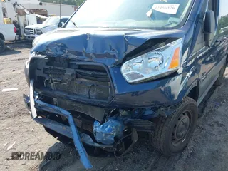 2019 Ford Transit z VIN 1FTYR1ZG6KKA84380, wystawiony jako IAAI lot #42456376 z przebiegiem 112 719 mil mil oraz . Historia ofert i sprzedaży dostępna na DreamBid. Obrazek 6.