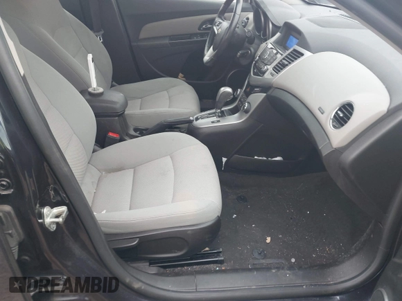 2014 Chevrolet Cruze 1LT z VIN 1G1PC5SB1E7248119, wystawiony jako IAAI lot #41653001 z przebiegiem 142 043 mil mil oraz . Historia ofert i sprzedaży dostępna na DreamBid. Obrazek 5.