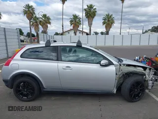 2010 Volvo C30 с VIN YV1672MK7A2174919, выставлен на аукционе IAAI как лот 42254387 с пробегом Не указан миль и . История ставок и продаж доступна на DreamBid. Изображение 14.