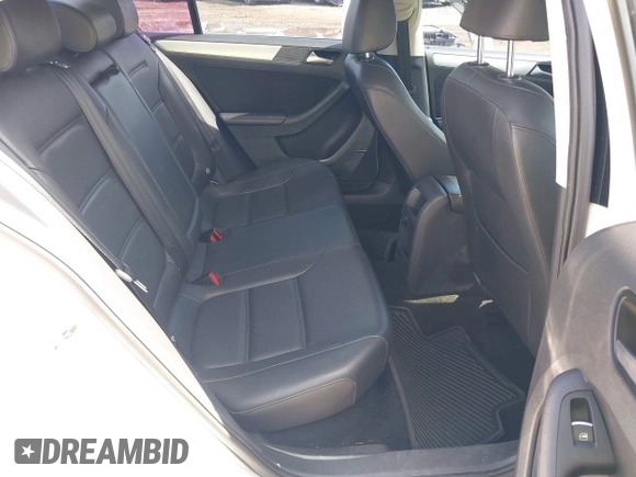 2014 Volkswagen Jetta SE z VIN 3VWD17AJ2EM201544, wystawiony jako IAAI lot #42190501 z przebiegiem 160 137 mil mil oraz . Historia ofert i sprzedaży dostępna na DreamBid. Obrazek 8.