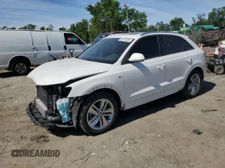 2018 Audi Q3 Premium z VIN WA1ECCFS2JR024976, wystawiony jako Copart lot #57471535 z przebiegiem 47 711 mil mil oraz Szkoda całkowita • Salvage title. Historia ofert i sprzedaży dostępna na DreamBid. Obrazek 1.
