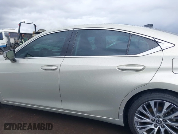 2021 Lexus ES with VIN 58ADZ1B15MU088713, listed as a IAAI auction lot 41756092 with 26,888 mi miles. Bid and sale history available at carsss.com. Image 15.