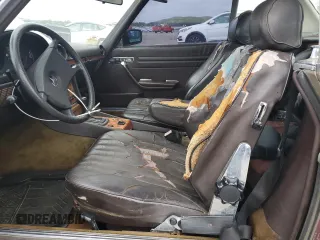 1985 Mercedes-Benz 380 z VIN WDBBA45C8FA035077, wystawiony jako Copart lot #57941015 z przebiegiem 127 403 mil mil oraz Tytuł czysty. Historia ofert i sprzedaży dostępna na DreamBid. Obrazek 7.
