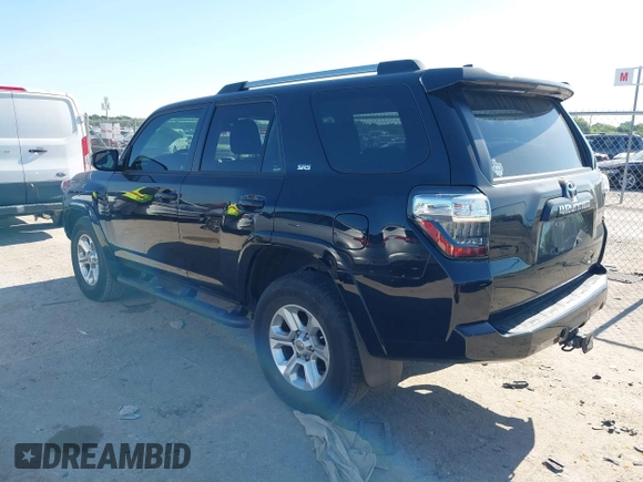 2021 Toyota 4Runner SR5 with VIN JTEEU5JR7M5242390, listed as a IAAI auction lot 42241384 with 43,695 mi miles and . Bid and sale history available at DreamBid. Image 3.