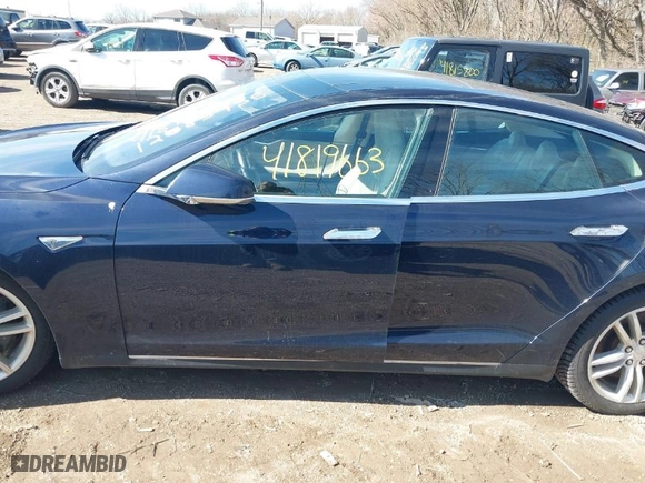 2014 Tesla Model S 60 kWh Battery with VIN 5YJSA1H14EFP41236, listed as a IAAI auction lot 41819663 with NaN miles. Bid and sale history available at carsss.com. Image 14.