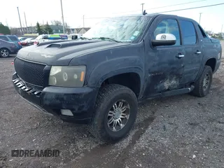 2007 Chevrolet Avalanche LTZ z VIN 3GNFK12357G286474, wystawiony jako IAAI lot #42110263 z przebiegiem 282 901 mil mil oraz . Historia ofert i sprzedaży dostępna na DreamBid. Obrazek 17.