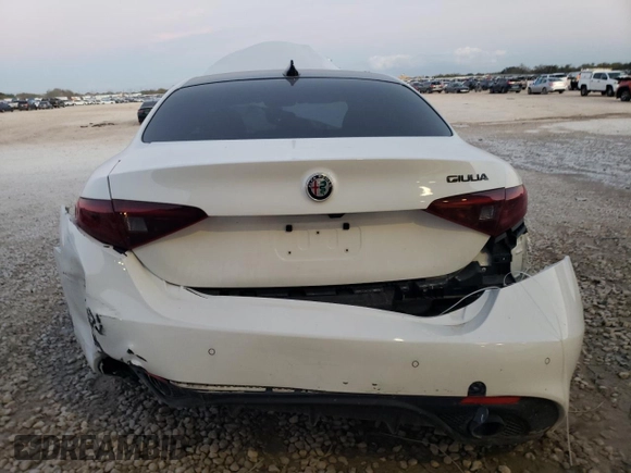 2020 Alfa Romeo Giulia Ti Sport z VIN ZARFAMBN1L7625922, wystawiony jako Copart lot #85744044 z przebiegiem Nie podano mil oraz Czysty tytuł • Clean title. Historia ofert i sprzedaży dostępna na DreamBid. Obrazek 6.