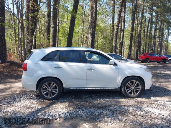 2014 Kia Sorento SX with VIN 5XYKW4A72EG492736, listed as a IAAI auction lot 42009349 with 165,492 mi miles. Bid and sale history available at carsss.com. Image 13.