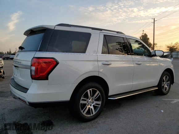 2023 Ford Expedition XLT with VIN 1FMJU1H82PEA63411, listed as a Copart auction lot 83248934 with 17,603 mi miles and Salvage Title. Bid and sale history available at carsss.com. Image 3.