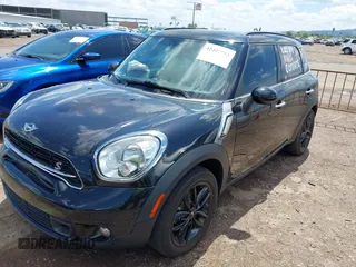 2016 MINI Countryman S z VIN WMWZC3C58GWT08660, wystawiony jako IAAI lot #42407283 z przebiegiem 66 588 mil mil oraz . Historia ofert i sprzedaży dostępna na DreamBid. Obrazek 2.
