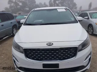 2019 Kia Sedona EX with VIN KNDMB5C18K6526325, listed as a IAAI auction lot 41877920 with 105,652 mi miles. Bid and sale history available at carsss.com. Image 13.