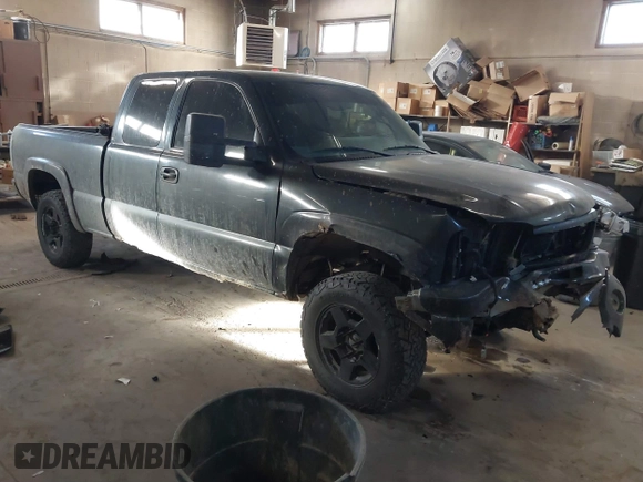 2004 GMC Sierra 1500 SLT with VIN 1GTEK19T24E403053, listed as a IAAI auction lot 41433599 with 162,302 mi miles. Bid and sale history available at carsss.com. Image 1.