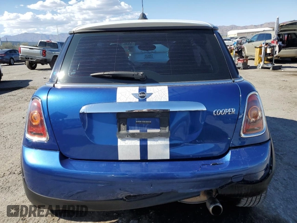 2009 MINI Hardtop z VIN WMWMF33539TW72829, wystawiony jako Copart lot #55307945 z przebiegiem 136 288 mil mil oraz Szkody całkowita. Historia ofert i sprzedaży dostępna na DreamBid. Obrazek 6.