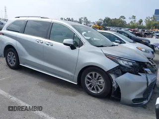 2021 Toyota Sienna LE z VIN 5TDKRKEC5MS010782, wystawiony jako IAAI lot #42272827 z przebiegiem 196 844 mil mil oraz . Historia ofert i sprzedaży dostępna na DreamBid. Obrazek 1.