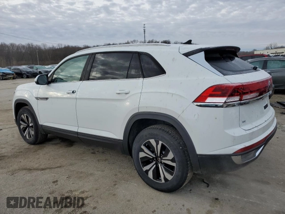 2024 Volkswagen Atlas SE with VIN 1V2LE2CA8RC263457, listed as a Copart auction lot 89281675 with 37 mi miles and Salvage title. Bid and sale history available at DreamBid. Image 2.
