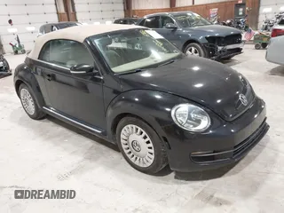 2014 Volkswagen Beetle 1.8T z VIN 3VW517AT5EM818796, wystawiony jako IAAI lot #42318653 z przebiegiem 150 443 mil mil oraz . Historia ofert i sprzedaży dostępna na DreamBid. Obrazek 1.