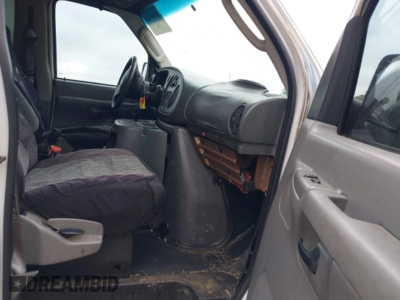 2003 Ford Econoline Passenger XL with VIN 1FBNE31L63HA12648, listed as a IAAI auction lot 41763111 with 592,494 mi miles and . Bid and sale history available at carsss.com. Image 5.