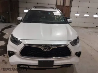 2022 Toyota Highlander Platinum with VIN 5TDFZRBH6NS192150, listed as a IAAI auction lot 41291531 with 67,474 mi miles. Bid and sale history available at carsss.com. Image 13.