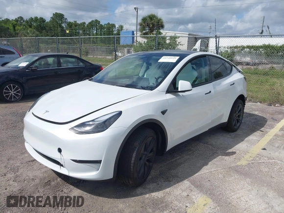 2025 Tesla Model Y Long Range with VIN 7SAYGDEE2SA337378, listed as a IAAI auction lot 41940840 with 1,676 mi miles and . Bid and sale history available at DreamBid. Image 18.