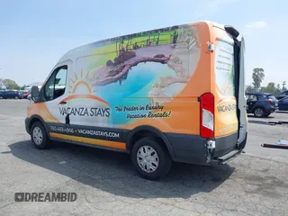 2020 Ford Transit z VIN 1FTYE1C89LKB18309, wystawiony jako IAAI lot #42086954 z przebiegiem 44 937 mil mil oraz . Historia ofert i sprzedaży dostępna na DreamBid. Obrazek 3.