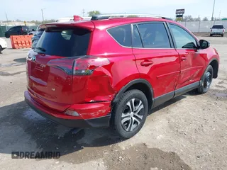 2017 Toyota RAV4 LE z VIN JTMZFREV1HJ114691, wystawiony jako IAAI lot #41920061 z przebiegiem 35 885 mil mil oraz . Historia ofert i sprzedaży dostępna na DreamBid. Obrazek 4.