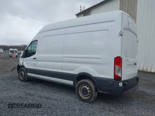 2017 Ford Transit z VIN 1FTBW2XM7HKA19849, wystawiony jako IAAI lot #41929570 z przebiegiem 163 907 mil mil oraz . Historia ofert i sprzedaży dostępna na DreamBid. Obrazek 3.