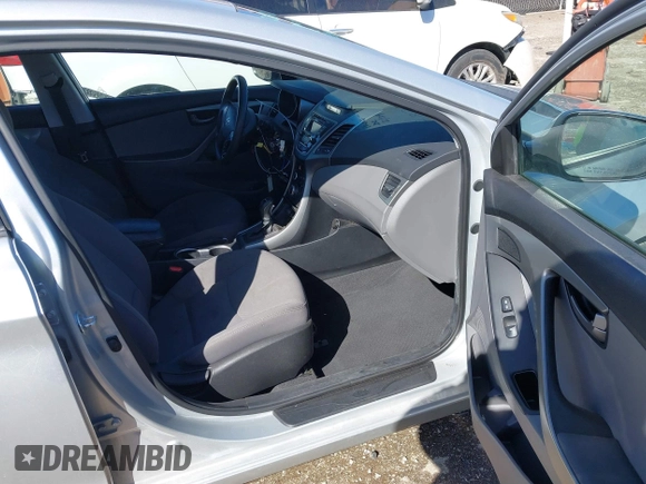 2015 Hyundai Elantra SE z VIN 5NPDH4AE9FH562261, wystawiony jako IAAI lot #41710313 z przebiegiem 74 824 mil mil oraz . Historia ofert i sprzedaży dostępna na DreamBid. Obrazek 5.
