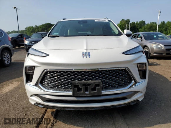 2024 Buick Encore GX Avenir с VIN KL4AMFSL6RB024768, выставлен на аукционе Copart как лот 61689245 с пробегом 5 198 миль миль и Списание • Salvage title. История ставок и продаж доступна на DreamBid. Изображение 5.