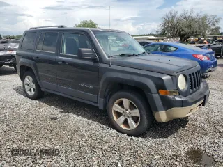 2014 Jeep Patriot Latitude with VIN 1C4NJRFBXED846992, listed as a Copart auction lot 60405735 with 93,779 mi miles and Clean title. Bid and sale history available at DreamBid. Image 4.