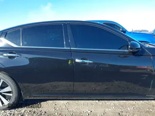 2019 Nissan Altima 2.5 SL with VIN 1N4BL4EV6KC225851, listed as a IAAI auction lot 41461897 with 83,942 mi miles. Bid and sale history available at carsss.com. Image 13.