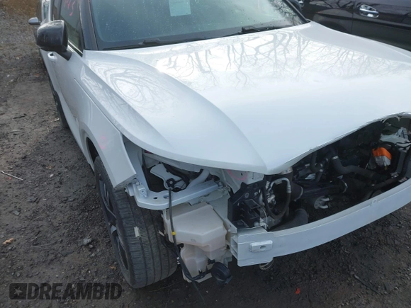 2021 Volvo XC40 R-Design with VIN YV4162UM6M2402320, listed as a IAAI auction lot 41849873 with 78,526 mi miles and . Bid and sale history available at carsss.com. Image 18.