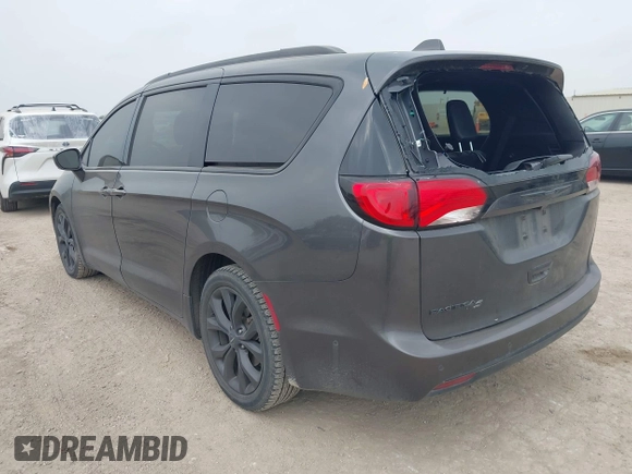 2020 Chrysler Pacifica Touring L with VIN 2C4RC1BG6LR247919, listed as a IAAI auction lot 41930508 with 66,952 mi miles and . Bid and sale history available at DreamBid. Image 3.