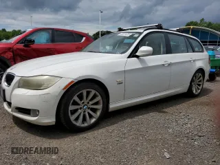 2011 BMW 3 Series 328i xDrive z VIN WBAUU3C5XBA542974, wystawiony jako Copart lot #63331535 z przebiegiem 276 912 mil mil oraz Szkoda całkowita • Salvage title. Historia ofert i sprzedaży dostępna na DreamBid. Obrazek 1.