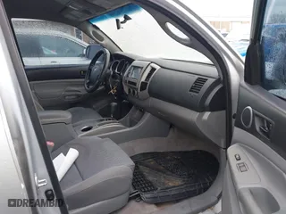 2005 Toyota Tacoma PreRunner with VIN 5TEJU62N15Z096264, listed as a IAAI auction lot 41537776 with 124,778 mi miles. Bid and sale history available at carsss.com. Image 5.