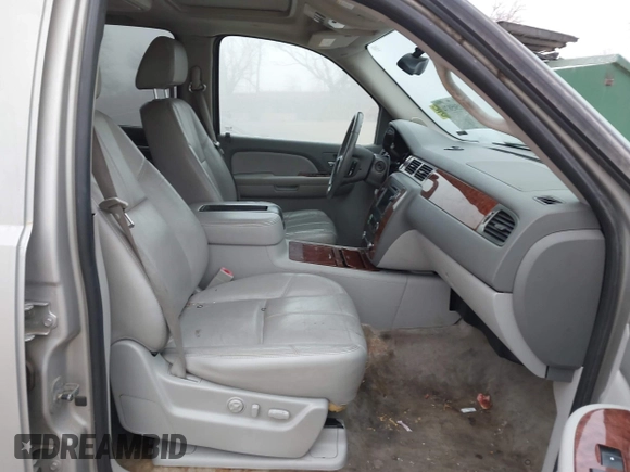 2007 Chevrolet Tahoe LTZ z VIN 1GNFK13037J332824, wystawiony jako IAAI lot #41505874 z przebiegiem 219 823 mil mil oraz . Historia ofert i sprzedaży dostępna na DreamBid. Obrazek 5.
